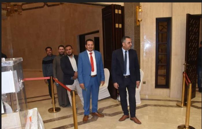 انتخابات
      «النواب»
      المصري
      تتواصل
      بانتظار
      مصير
      الطعون
      الجديدة