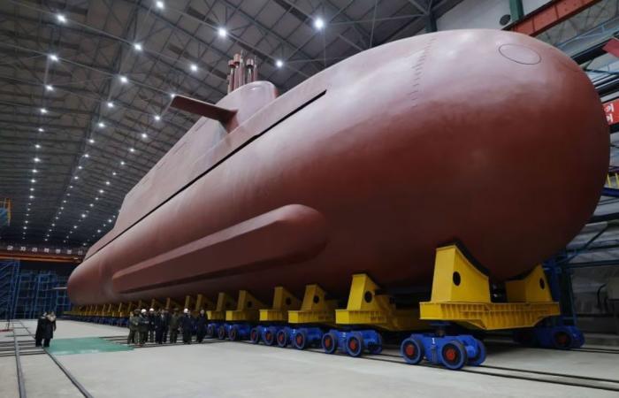 كوريا الشمالية تكشف عن صور جديدة لأول غواصة نووية