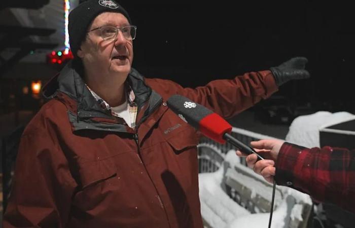 Flin
      Flon
      museum
      dedicates
      Christmas
      light
      display
      to
      memory
      of
      volunteers
