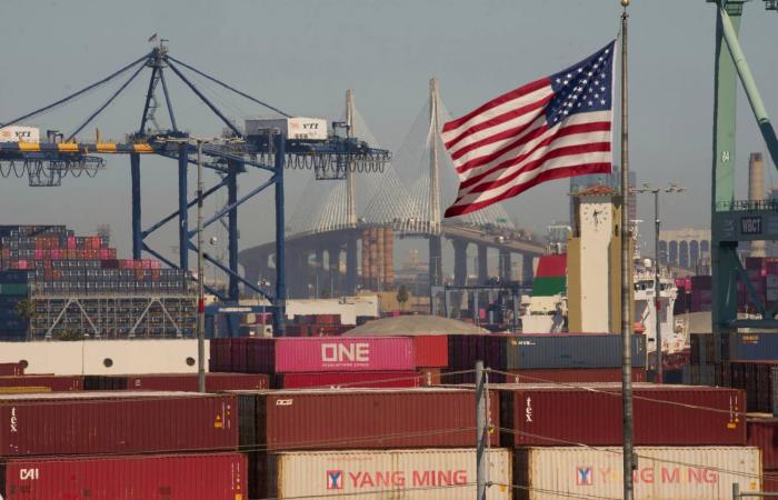 رحلة
      «الرعب
      المربح»
      في
      «وول
      ستريت»...
      كيف
      نجا
      المستثمرون
      من
      عواصف
      ترمب؟