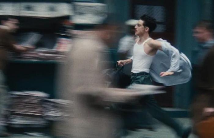 'Marty
      Supreme':
      Timothée
      Chalamet
      makes
      ambition
      feel
      unbearable
      in
      Josh
      Safdie’s
      epic
      film