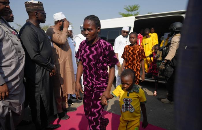 انفجار
      يهز
      مسجداً
      في
      مايدوجوري
      بولاية
      بورنو
      النيجيرية