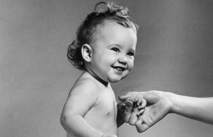 مقارنة الأطفال بأجيال سابقة.. حقائق علمية أم أوهام اجتماعية؟