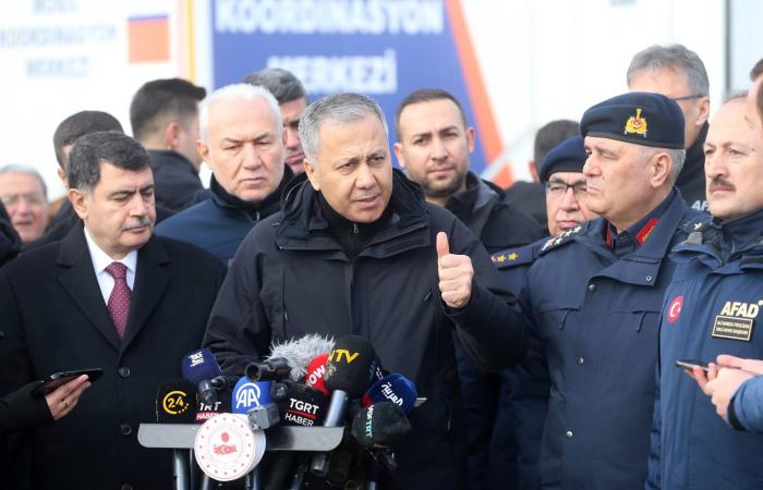 تركيا
      تعلن
      أن
      عطلاً
      وراء
      سقوط
      طائرة
      رئيس
      الأركان
      الليبي