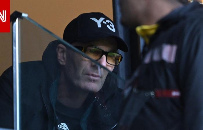 متابعة: ساند ابنه لوكا.. لقطات من تواجد زيدان في ملعب مباراة الجزائر والسودان