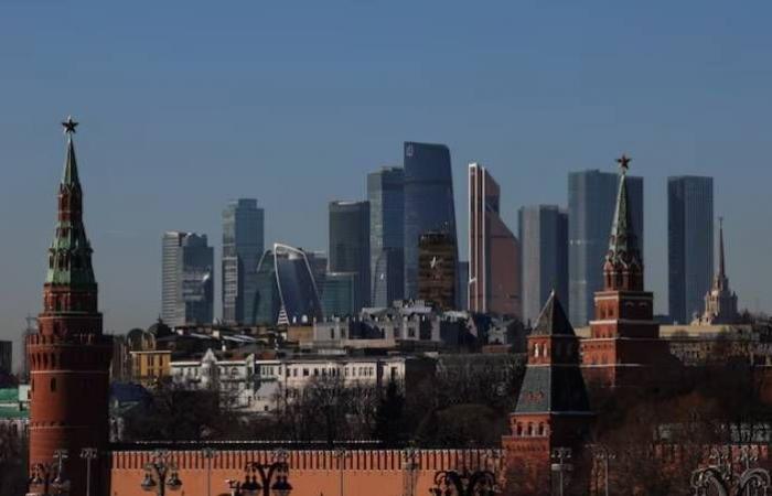 مقتل
      3
      أشخاص
      في
      الساحل
      السوري
      خلال
      اشتباكات
      مع
      قوات
      الأمن