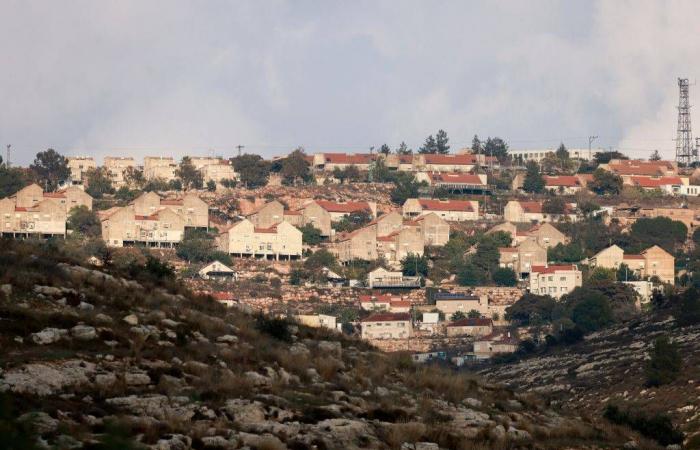 عون:
      عودة
      سكان
      جنوب
      لبنان
      إلى
      ديارهم
      أولوية