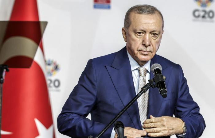 أردوغان يعبر عن تعازيه لرئيس حكومة الوحدة في سقوط طائرة رئيس الأركان الليبي