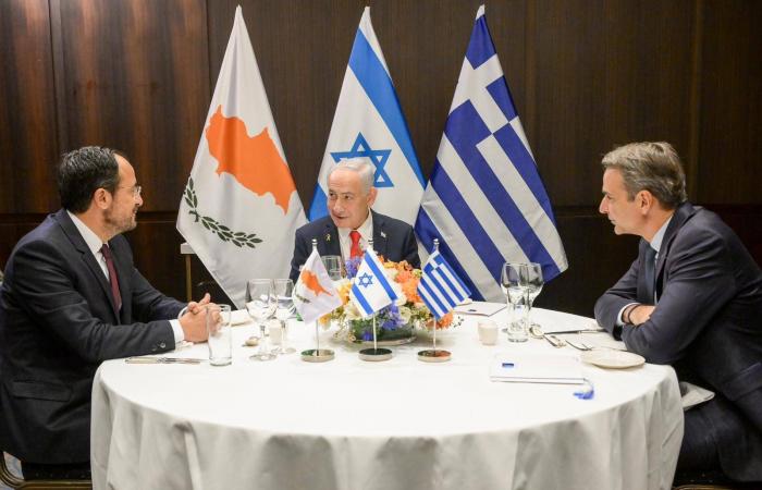 إسرائيل:
      تشكيل
      وحدة
      تدخل
      سريع
      جديدة
      لمنع
      حدوث
      توغلات
      برية
      على
      غرار
      هجوم
      «حماس»