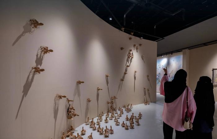 «بين
      ثقافتين»
      يَعبر
      الحدود
      ويبرز
      تنوع
      الثقافتين
      السعودية
      والصينية
      تحت
      سقف
      واحد