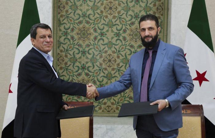 القوات
      الإسرائيلية
      تنتشر
      في
      عدة
      قرى
      وتفتش
      المارة
      بجنوب
      سوريا