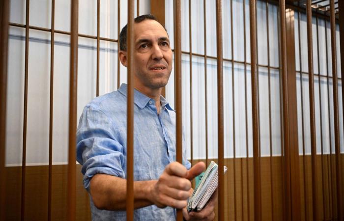 الملك
      تشارلز
      يثمن
      «وحدة
      التنوع
      المجتمعي»
      في
      بريطانيا
      خلال
      رسالة
      أعياد
      الميلاد