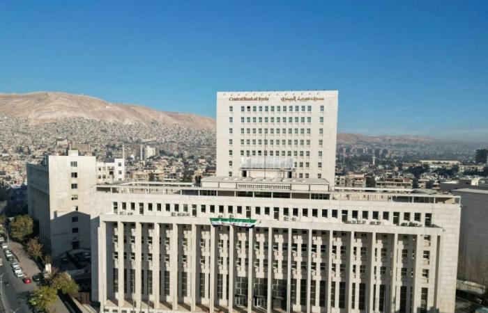 مصرف سوريا المركزي يحدد الأول من يناير 2026 موعدا لإطلاق العملة الجديدة