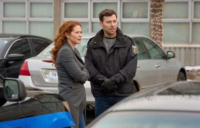 'Mistletoe
      Murders':
      Sarah
      Drew,
      Peter
      Mooney
      talk
      trust,
      tension
      and
      romance
      in
      'deeper
      and
      spicier'
      Season
      2
