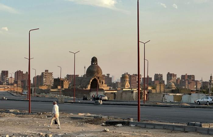 مصر.. نقل رفات أمير الشعراء أحمد شوقي يثير جدلًا واسعًا وسط تطوير القاهرة التاريخية