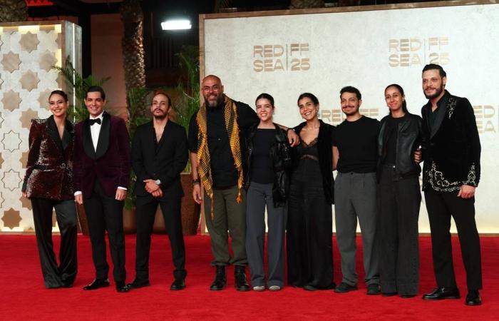 «الميلاد»
      حول
      العالم...
      رسائل
      أمل
      وسلام
      واحتفالات
      تُعيد
      الحياة