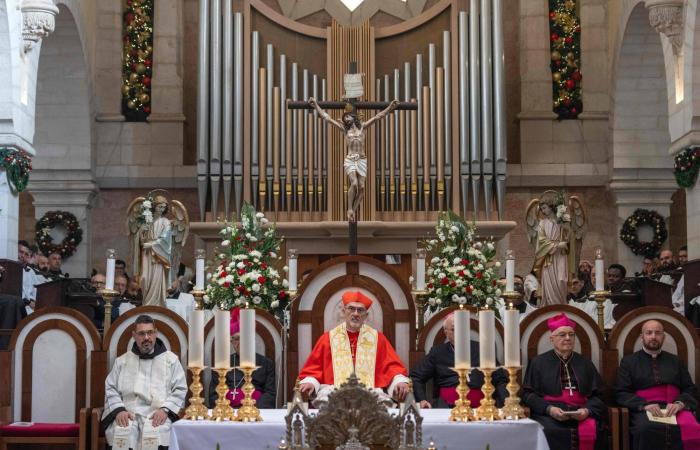 العاصمة
      الصومالية
      تشهد
      انتخابات
      في
      خطوة
      أولى
      نحو
      استعادة
      حق
      الاقتراع
      العام