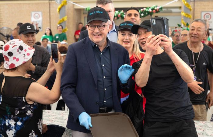 رئيس
      باكستان
      ورئيس
      الوزراء
      يشيدان
      بقوات
      الأمن