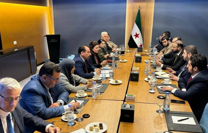 القوات
      الإسرائيلية
      تنتشر
      في
      عدة
      قرى
      وتفتش
      المارة
      بجنوب
      سوريا