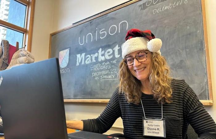 Calgary
      charities
      cut
      food
      hampers
      in
      favour
      of
      gift
      cards,
      free
      markets