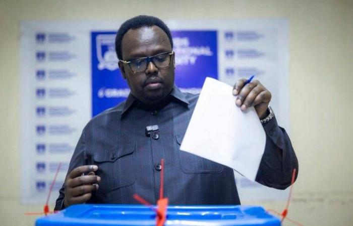 رئيس
      وزراء
      السودان:
      مبادرتنا
      للسلام
      تستند
      إلى
      مرجعيات
      منها
      إعلان
      جدة