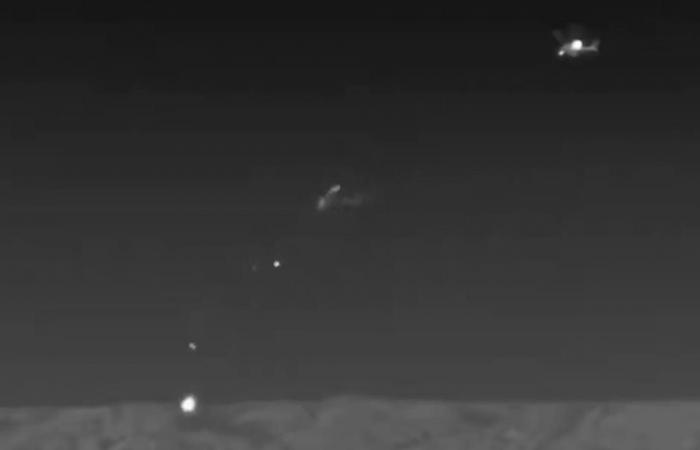 "سابقة هي الأولى من نوعها".. فيديو لطائرتي "درون" تحاولان دخول أجواء إسرائيل من الغرب واعتراضهما