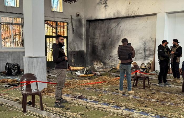 مقتل
      إسرائيليين
      طعناً
      ودهساً
      على
      يد
      فلسطيني