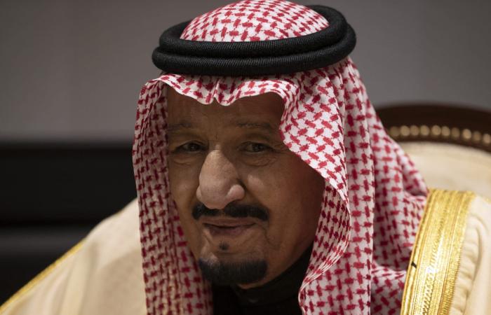 العاهل السعودي ومحمد بن سلمان يبعثان برقيتي عزاء بمقتل رئيس الأركان الليبي