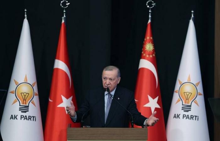 تركيا:
      القبض
      على
      «داعشيّ»
      خطط
      لهجوم
      في
      رأس
      السنة