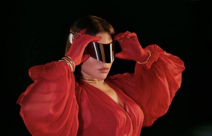 مي
      كساب:
      أعوّض
      غيابي
      عن
      الحفلات
      بالغناء
      في
      السينما