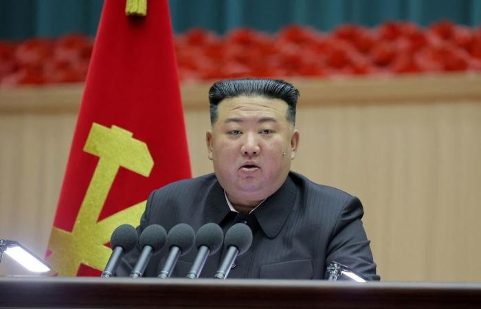 زعيم كوريا الشمالية يدعو إلى زيادة إنتاج الصواريخ في عام 2026