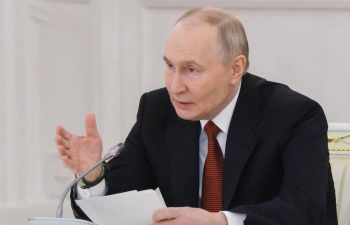 بوتين
      لبوش
      عام
      2001:
      أوكرانيا
      مصطنعة
      وكانت
      تابعة
      لروسيا