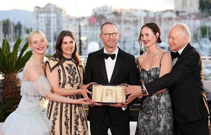 Hope
      and
      the
      memory
      of
      a
      house:
      Joachim
      Trier
      on
      'Sentimental
      Value'