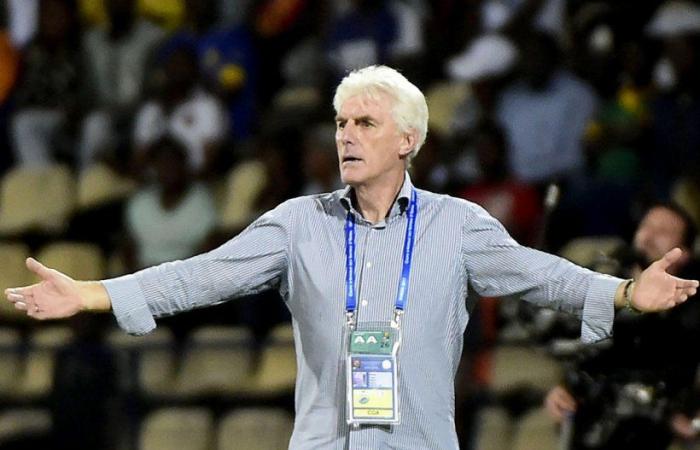 مدرب جنوب أفريقيا يفجر مفاجأة: صلاح أخبرني أن ركلة الجزاء لم تكن صحيحة (فيديو)