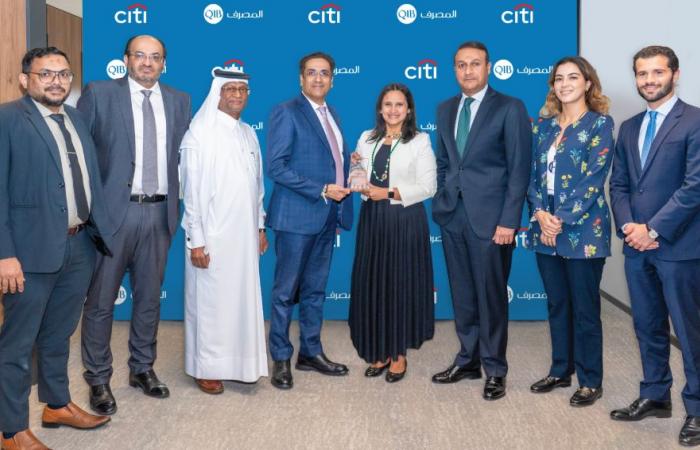 «المصرف» يحصد جائزة التميز