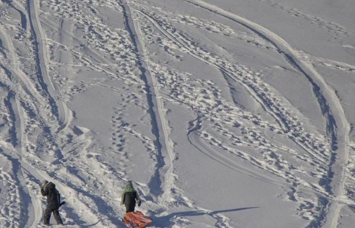 Edmonton
      weather:
      Blowing
      snow
      alert,
      wind
      chill
      -30,
      wild
      swing
      to
      4
      C
      Monday