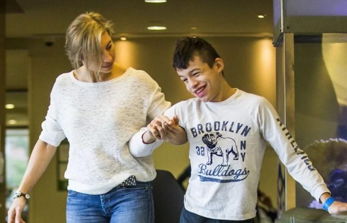 ‘I
      DON’T
      WANT
      TO
      LOSE
      HER’:
      Variety
      Village
      teen
      stands
      by
      his
      mom