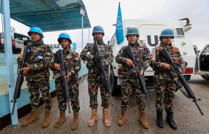 سوريا:
      اعتقال
      5
      بعضهم
      من
      عناصر
      نظام
      الأسد
      أثناء
      محاولتهم
      دخول
      البلاد
      بطريقة
      غير
      قانونية