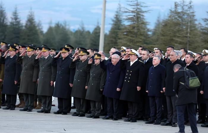 تركيا
      تودّع
      ضحايا
      طائرة
      الحدّاد
      بمراسم
      عسكرية...
      وطرابلس
      تقيم
      تأبيناً
      رسمياً