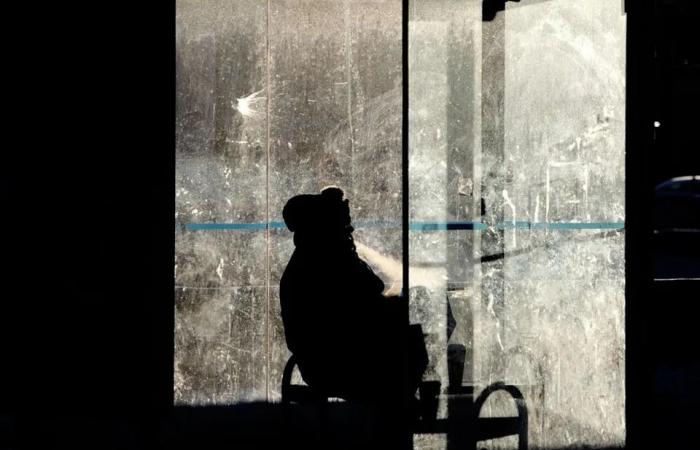 Edmonton
      weather:
      Blowing
      snow
      alert,
      wind
      chill
      -30,
      wild
      swing
      to
      4
      C
      Monday