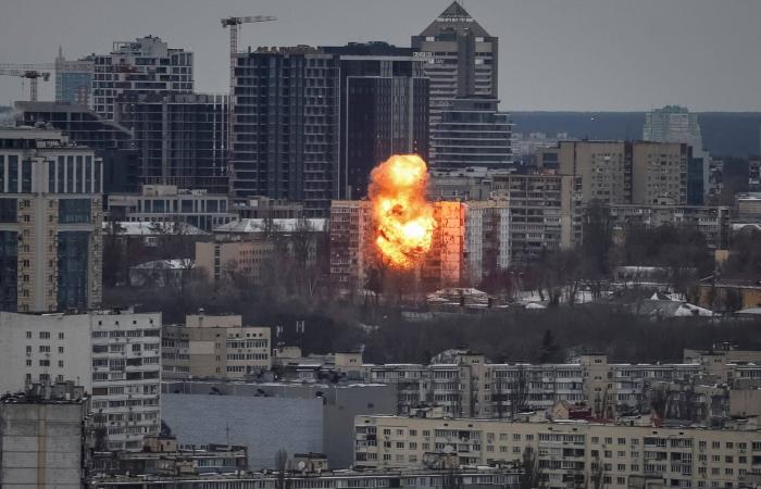 هجوم
      روسي
      واسع
      على
      كييف
      عشية
      «لقاء
      فلوريدا»