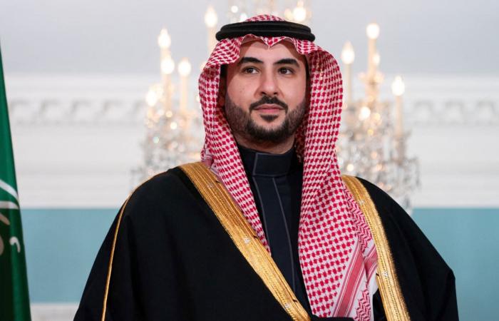 وزير دفاع السعودية يوجه رسالة لليمنيين وسط أحداث حضرموت والمهرة