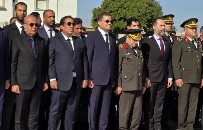 تركيا
      تودّع
      ضحايا
      طائرة
      الحدّاد
      بمراسم
      عسكرية...
      وطرابلس
      تقيم
      تأبيناً
      رسمياً