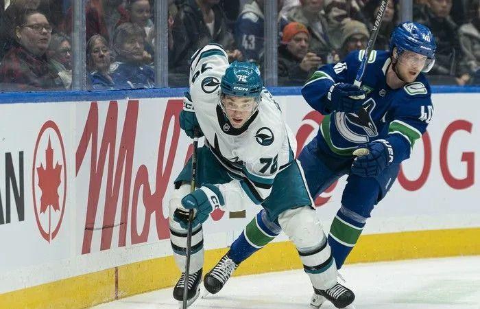 Canucks
      Player
      Grades:
      Embrace
      the
      tank?
      Sharks
      a
      rebuild
      lesson
      in
      6-3
      Vancouver
      loss
