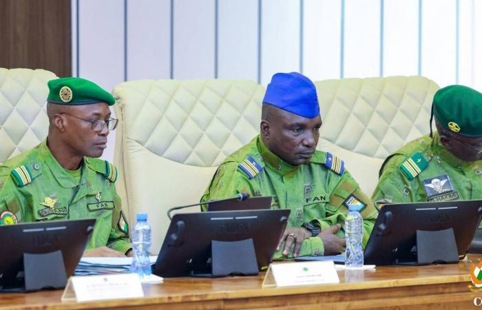 النيجر:
      المجلس
      العسكري
      يعلن
      «التعبئة
      العامة»
      لمواجهة
      الإرهاب