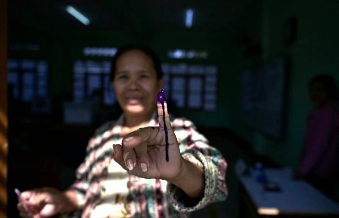 ميانمار:
      إقبال
      خجول
      على
      أول
      انتخابات
      تشريعية
      بعد
      5
      سنوات
      من
      الحرب
      الأهلية