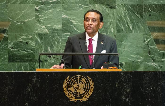 أول
      قافلة
      مساعدات
      برية
      مصرية
      إلى
      السودان