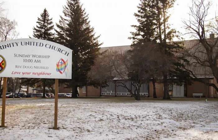 Empty
      pews:
      Rural
      Manitoba
      churches
      struggle
      to
      find
      ministers