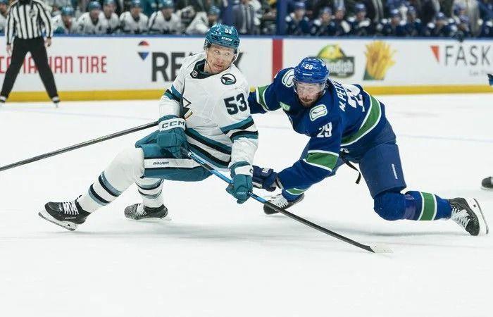 Canucks
      Player
      Grades:
      Embrace
      the
      tank?
      Sharks
      a
      rebuild
      lesson
      in
      6-3
      Vancouver
      loss