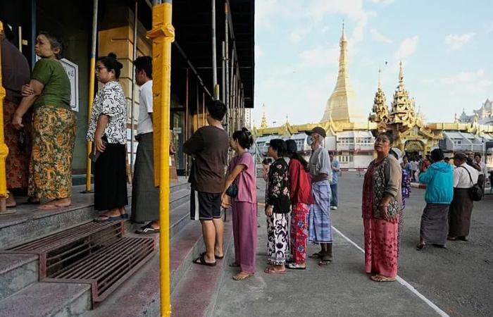 Polls
      close
      in
      first
      ballot
      of
      Myanmar's
      general
      election
      since
      military
      seized
      power
      in
      2021
      coup